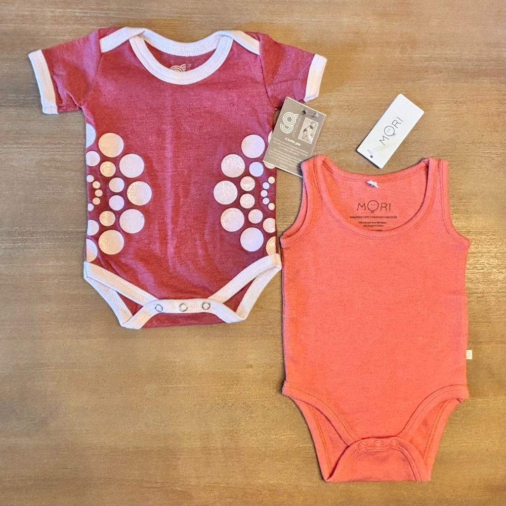 Gripababy Dots a Lot Non-Slip Bodysuit + Mori Sleeveless Bamboo Bodysuit, 0-3m